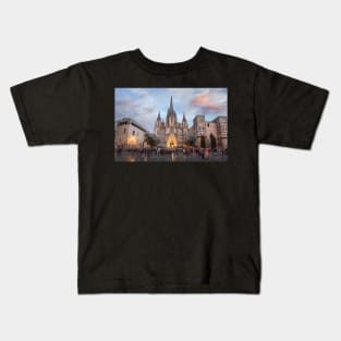 Barcelona Cathedral - Catedral de la Santa Cruz y Santa Eulalia Kids T-Shirt